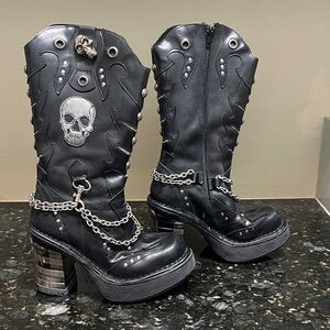 Black Skull Chain Heeled Boots